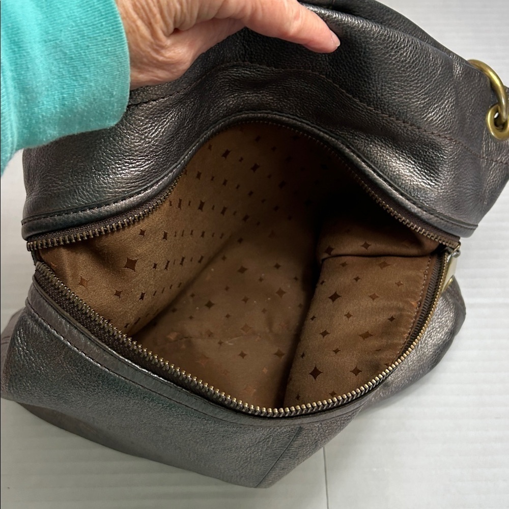 FOSSIL MADDOX EXPLORER HOBO METALLIC GRAY LEATHER SHOULDER BAG - Picture 5 of 16